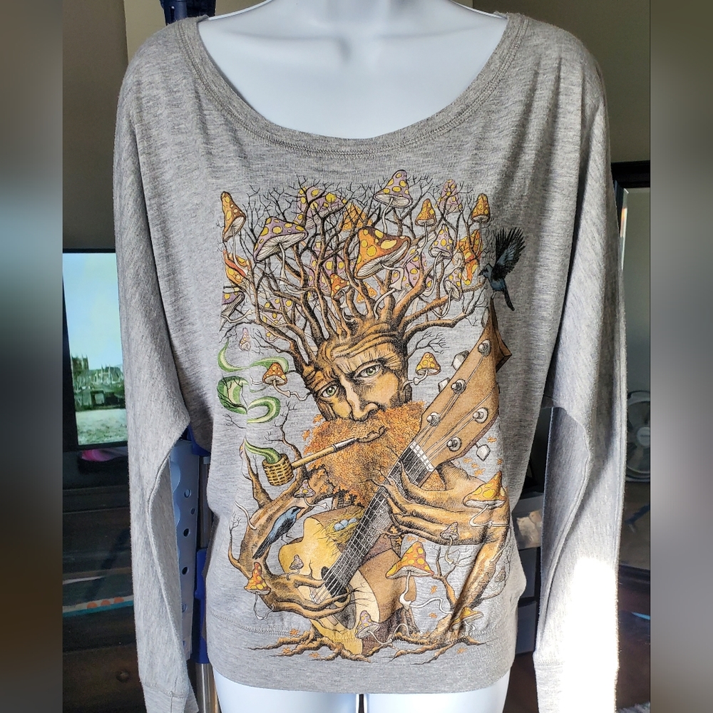 Dolemn tee